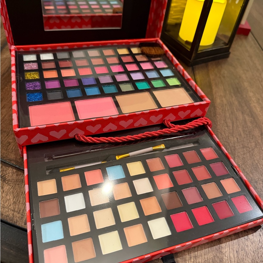 Heart-Themed Makeup Palette with Brush